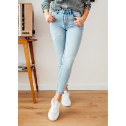 Spodnie jeans Daisy. Spodnie damskie Fanaberia.com, s, z jeansu. Za 99,00 zł.