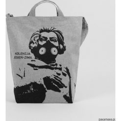 Ekologiczna torba na ramię Adam Mickiewicz. Szare torby męskie na ramię marki Pakamera. Za 149,00 zł.
