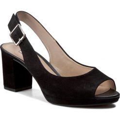 Sandały CLARKS - Kelda Spring 261235734 Black Suede. Czarne klapki damskie Clarks, bez wzorów, ze skóry, bez obcasa, na obcasie. W wyprzedaży za 259,00 zł.