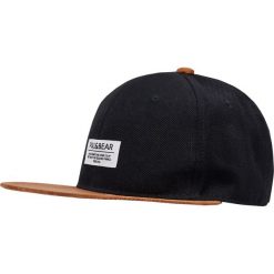 Czapka z daszkiem ze sztucznego zamszu. Czarne czapki z daszkiem męskie marki Pull&Bear. Za 39,90 zł.