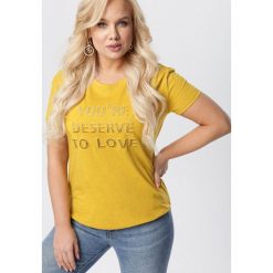Żółty T-shirt Saphalirea. Żółte bluzki damskie Born2be, xl, bez wzorów, bez kołnierzyka. W wyprzedaży za 44,99 zł.