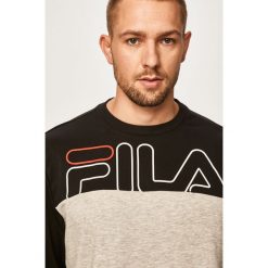 Fila - Bluza. Czarne bluzy męskie Fila, s, z nadrukiem, z bawełny, z okrągłym kołnierzem, bez rękawów, bez kaptura. W wyprzedaży za 149,90 zł.
