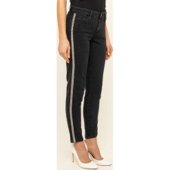 Jeansy Skinny Fit Guess W01AJ3 D3Y21. Czarne jeansy damskie Guess. W wyprzedaży za 389,00 zł.