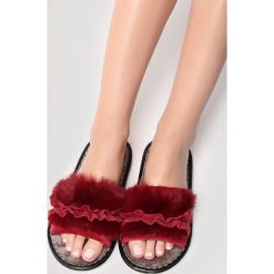 Czerwone Klapki Fairyland. Czerwone klapki damskie other, z materiału, na płaskiej podeszwie. Za 49,99 zł.