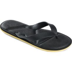 KLAPKI MYRTOS. Pomarańczowe klapki męskie TESTUDO, w paski, z gumy. Za 49,99 zł.