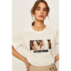 Silvian Heach - T-shirt. Białe bluzki damskie Silvian Heach, s, z aplikacjami, z bawełny, klasyczne, z okrągłym kołnierzem. Za 199,90 zł.