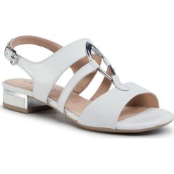Sandały CAPRICE - 9-28102-24 White Nappa 102. Białe klapki damskie Caprice, z aplikacjami, ze skóry, bez obcasa, na obcasie. Za 239,00 zł.