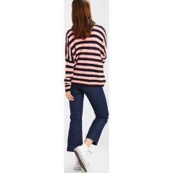 Scotch & Soda CHUNKY CARDIGAN IN SUPER SOFT QUALITY Kardigan dark blue/coral. Niebieskie bluzy damskie Scotch & Soda, xs, bez wzorów, z wełny. Za 629,00 zł.