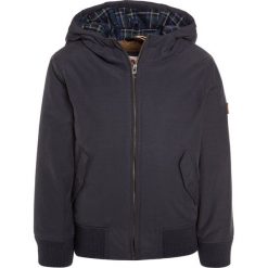 American Outfitters Kurtka zimowa dark navy. Niebieskie kurtki męskie American Outfitters, na zimę, z bawełny. W wyprzedaży za 381,75 zł.
