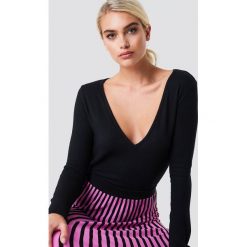 NA-KD Sweter z dekoltem V - Black. Czarne swetry klasyczne damskie marki NA-KD, z dzianiny, dekolt w kształcie v. Za 100,95 zł.