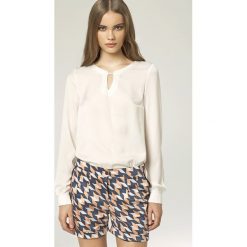 Bluzka z łezką na dekolcie - ecru. Bluzki damskie NIFE, xl, bez wzorów, z poliesteru, eleganckie, bez kołnierzyka, bez rękawów. Za 139,00 zł.