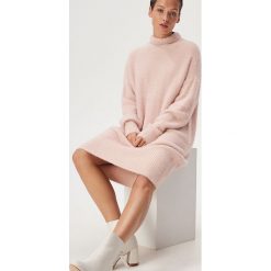 Sukienka sweter z golfem - Różowy. Różowe sukienki damskie Sinsay, s, bez wzorów, z golfem, bez rękawów. Za 79,99 zł.
