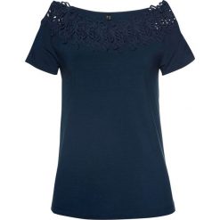 Shirt z dekoltem carmen bonprix ciemnoniebieski. Niebieskie bluzki damskie bonprix, w koronkowe wzory, z elastanu, bez kołnierzyka. Za 39,99 zł.