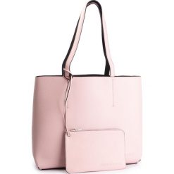 Torebka CALVIN KLEIN JEANS - Ultra Light Reversible Tote K60K605235 910. Różowe torebki klasyczne damskie Calvin Klein Jeans, bez wzorów, z jeansu, klasyczne, bez dodatków. Za 449,00 zł.