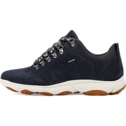 Geox tenisówki damskie Nebula D946TB 00022 39 ciemnoniebieski. Niebieskie trampki i tenisówki damskie Geox, bez wzorów, ze skóry, na sznurówki. Za 629,00 zł.