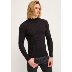 Golf w kolorze czarnym. Czarne koszulki męskie RNT 23, xl, bez wzorów, z bawełny, z golfem, z długim rękawem, długie. W wyprzedaży za 89,95 zł.
