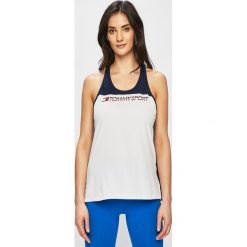 Tommy Sport - Top. Białe topy damskie Tommy Sport, s, z nadrukiem, z poliesteru, z okrągłym kołnierzem. W wyprzedaży za 129,90 zł.