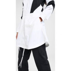 Płaszcze damskie: Reebok Classic MELODY EHSANI LONGLINE Krótki płaszcz white