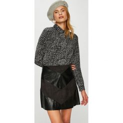 Answear - Bluzka Animal Me. Szare bluzki damskie ANSWEAR, na co dzień, s, bez wzorów, z poliesteru, casualowe, bez kołnierzyka, bez rękawów. W wyprzedaży za 49,90 zł.