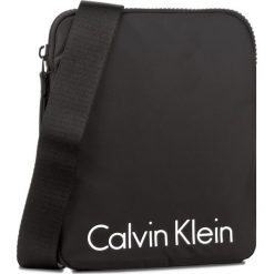 Saszetka CALVIN KLEIN - Blithe Flat Crossover K50K503447 001. Czarne torby męskie skórzane marki Calvin Klein, bez wzorów, z materiału, młodzieżowe. W wyprzedaży za 239,00 zł.