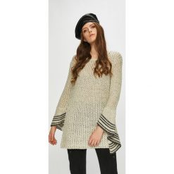 Silvian Heach - Sweter. Szare swetry klasyczne damskie marki Silvian Heach, s, z poliesteru, klasyczne, z okrągłym kołnierzem. W wyprzedaży za 449,90 zł.