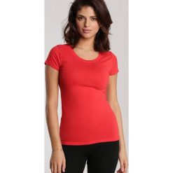 Czerwony T-shirt Ariema. Czerwone bluzki damskie Renee, s, bez wzorów, z dzianiny, z okrągłym kołnierzem, z krótkim rękawem. Za 29,99 zł.