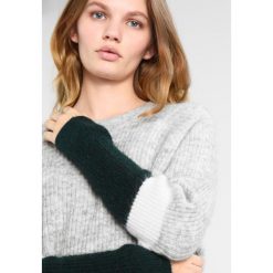 Swetry klasyczne damskie: Envii ENBOBO BLOCK Sweter light grey/spring pine