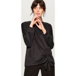 Bluza damska ze ściągaczem - Czarny. Czarne bluzy damskie marki Mohito, l. Za 89,99 zł.
