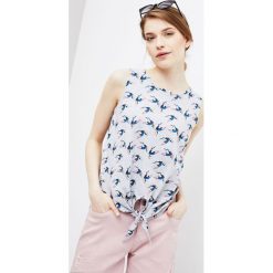 Bluzka z nadrukiem w koliberki. Szare bluzki damskie Moodo, xl, z nadrukiem, bez kołnierzyka, bez rękawów. Za 9,99 zł.