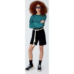 Krótka bluza basic w paski. Zielone bluzy damskie marki Pull&Bear, w paski, z krótkim rękawem, krótkie, bez kaptura. Za 39,90 zł.
