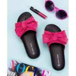 Klapki damskie Laura Mode SYT-04 Różowe. Różowe klapki damskie LAURA MODE, bez wzorów, z tworzywa sztucznego, bez obcasa. Za 59,00 zł.