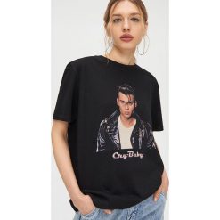 Koszulka Oversize - Czarny. Czarne koszulki damskie Cropp, s, bez wzorów, bez kołnierzyka, bez rękawów. Za 59,99 zł.