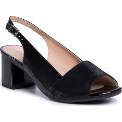 Sandały CAPRICE - 9-28308-24 Black Rept.Com 013. Czarne klapki damskie Caprice, bez wzorów, ze skóry, bez obcasa, na obcasie. Za 279,00 zł.