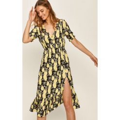 Answear - Sukienka Answear Lab. Czarne sukienki damskie ANSWEAR, na co dzień, s, bez wzorów, z wiskozy, casualowe, bez kołnierzyka, z krótkim rękawem, krótkie, midi, rozkloszowane. Za 139,90 zł.