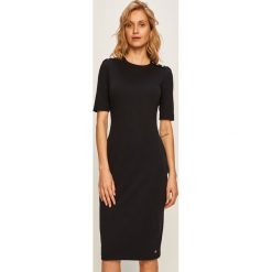 Tommy Hilfiger - Sukienka. Niebieskie sukienki damskie TOMMY HILFIGER, bez wzorów, z elastanu, z okrągłym kołnierzem, z krótkim rękawem, krótkie, mini, dopasowane. Za 599,90 zł.