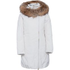 Parka WOOLRICH EUGENE. Białe parki damskie Woolrich, bez wzorów, z puchu. W wyprzedaży za 2244,00 zł.