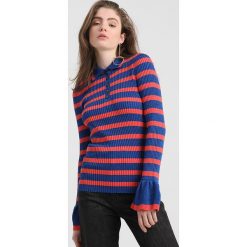 Baum und Pferdgarten CLIANTHA Sweter orange/blue. Niebieskie bluzy damskie marki Baum und Pferdgarten, m, bez wzorów, z poliesteru, bez rękawów, bez kaptura. W wyprzedaży za 649,35 zł.