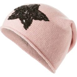 Czapka beanie w kolorze jasnoróżowym. Czerwone czapki zimowe damskie marki Codello, z dzianiny. W wyprzedaży za 73,95 zł.