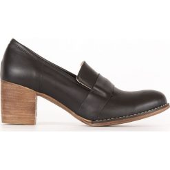 Półbuty na 6 cm słupku - skóra naturalna - model 250 - kolor czarny. Czarne półbuty damskie Zapato, bez wzorów, ze skóry, bez obcasa, na słupku, bez zapięcia. Za 319,00 zł.