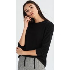 Sweter basic - Czarny. Czarne swetry klasyczne damskie marki Sinsay, s. Za 49,99 zł.
