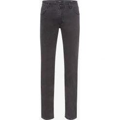Dżinsy "Chuck C" - Slim fit - w kolorze szarym. Szare jeansy męskie BRAX, m, w paski, klasyczne. W wyprzedaży za 189,95 zł.