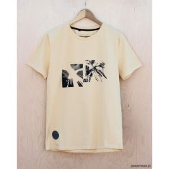 T-shirt PERSPECTIVE LIGHT YELLOW. Żółte t-shirty męskie Pakamera, m, bez wzorów, z elastanu, klasyczne, z klasycznym kołnierzykiem. Za 129,00 zł.