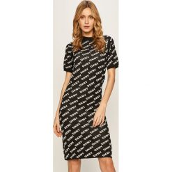 Dkny - Sukienka. Czarne sukienki damskie DKNY, na co dzień, s, bez wzorów, z dzianiny, casualowe, z okrągłym kołnierzem, z krótkim rękawem, krótkie, mini, proste. Za 449,90 zł.