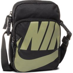 Saszetka NIKE - BA6344 070 Czarny. Czarne torby męskie skórzane Nike, bez wzorów, z materiału, młodzieżowe. Za 79,00 zł.