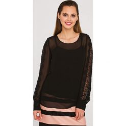 Lekka bluzka z koronką L'AF TOPAZ. Czarne bluzki damskie L’AF, do pracy, l, w koronkowe wzory, z jedwabiu, eleganckie, z klasycznym kołnierzykiem, bez rękawów. W wyprzedaży za 159,00 zł.