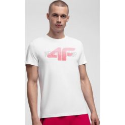 T-shirt męski TSM282 - biały. Białe koszulki męskie marki 4f, m, bez wzorów, bez kołnierzyka. W wyprzedaży za 39,99 zł.