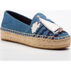 Espadryle TORY BURCH - Seaside Espadrille 54974 Denim Chambray/Multi Multi 415. Niebieskie espadryle damskie Tory Burch, bez wzorów, ze skóry, bez obcasa. Za 1139,00 zł.