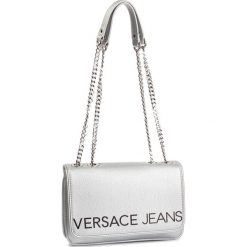 Torebka VERSACE JEANS - E1VTBBB2 70881 900. Szare torebki klasyczne damskie Versace Jeans, bez wzorów, z jeansu, eleganckie, na ramię, bez dodatków. W wyprzedaży za 399,00 zł.