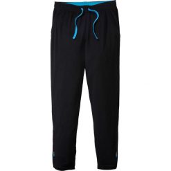 Spodnie chłopięce sportowe, oddychające i szybko schnące bonprix czarno-niebieski capri. Czarne spodnie chłopięce bonprix, w paski, z poliesteru, sportowe. Za 59,99 zł.