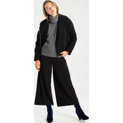 Swetry klasyczne damskie: khujo MIKIA Sweter black/white